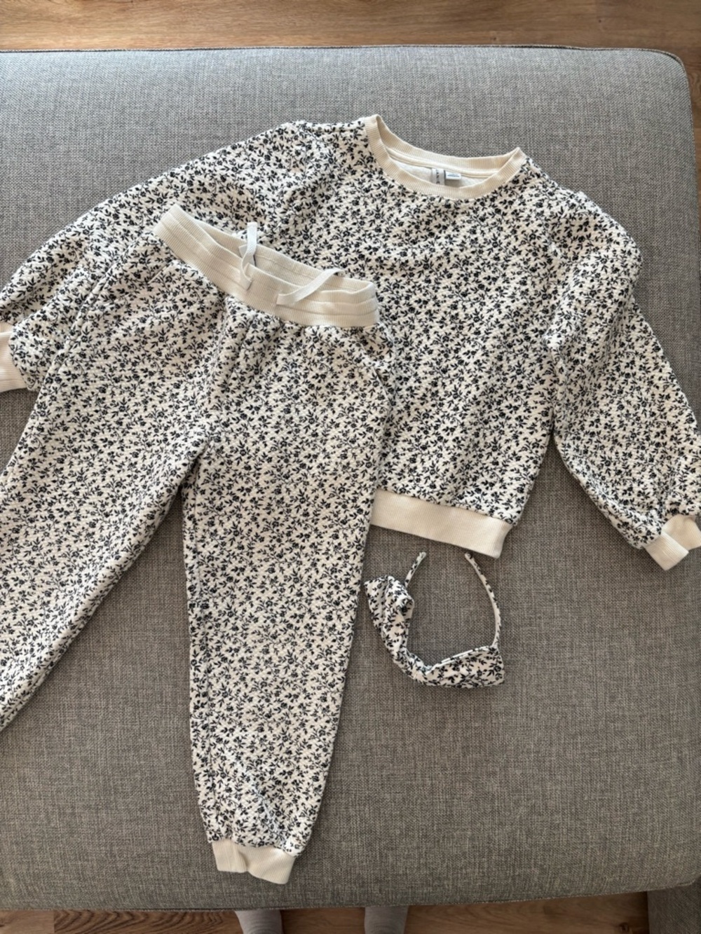 Janie and Jack Sweatshirt & Sweatpants set - Size 6 (bottoms) and 7 (top)